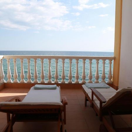 George & Katerina Houses Paralia Dionysiou Exteriör bild