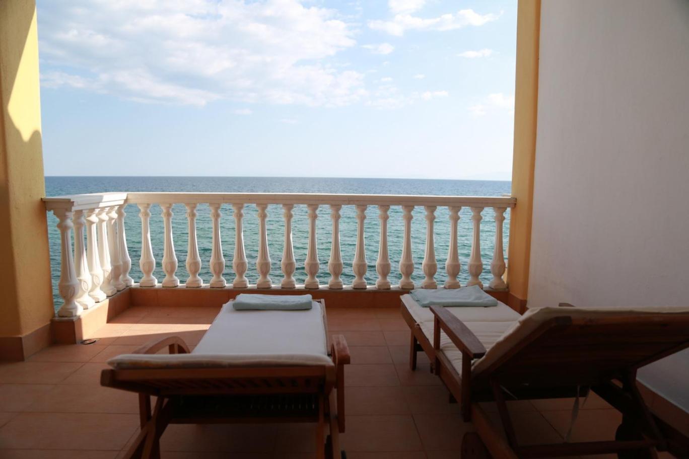 George & Katerina Houses Paralia Dionysiou Exteriör bild
